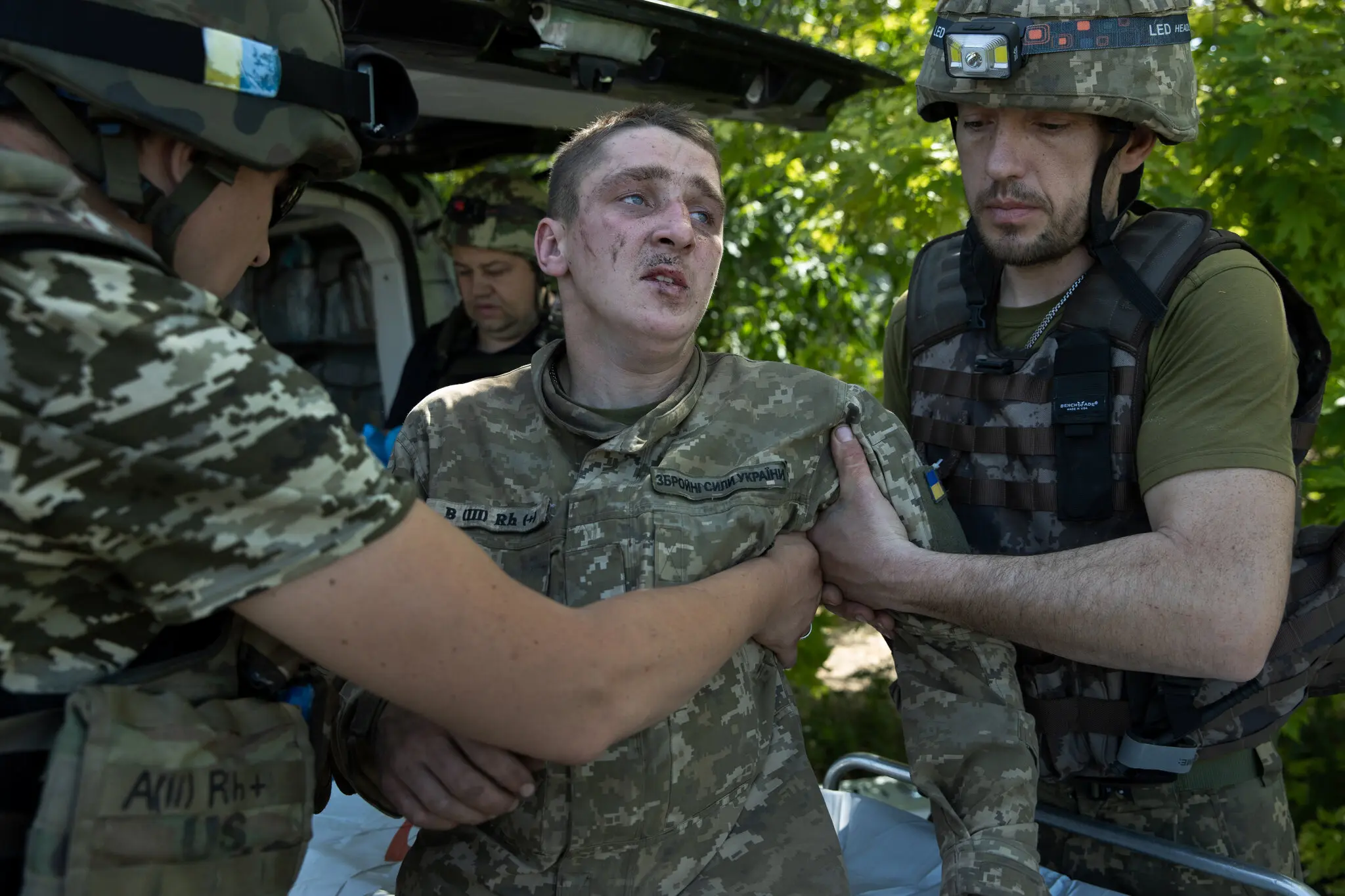 Медична частина ЗСУ надає допомогу 29 червня бійцю